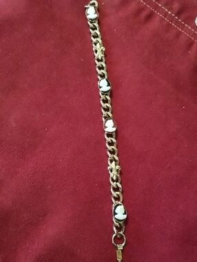 Gold Tone Bracelet with Cameos